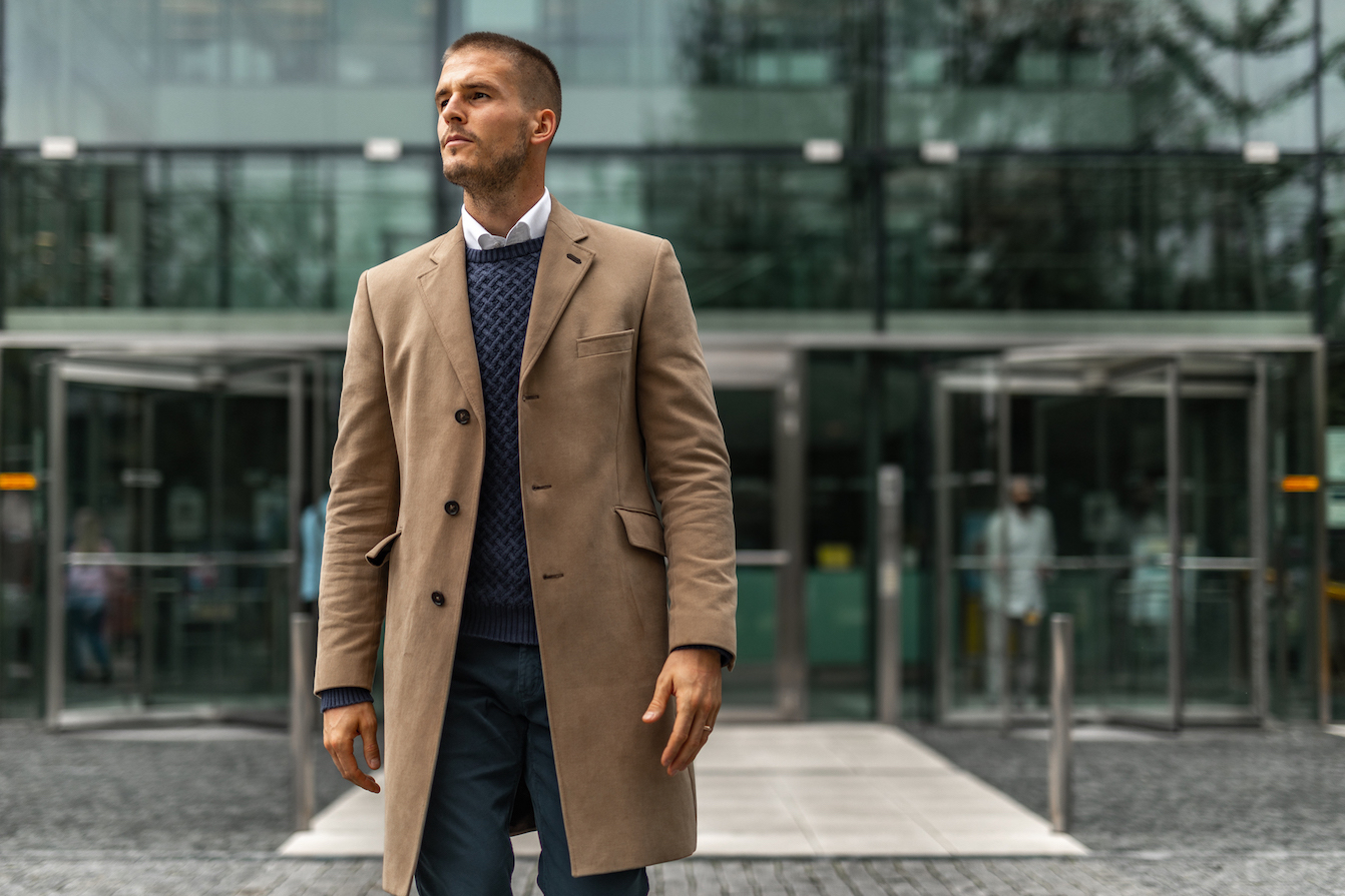 Article cover about autumn dressing: a man in a brown coat and layered outfit.